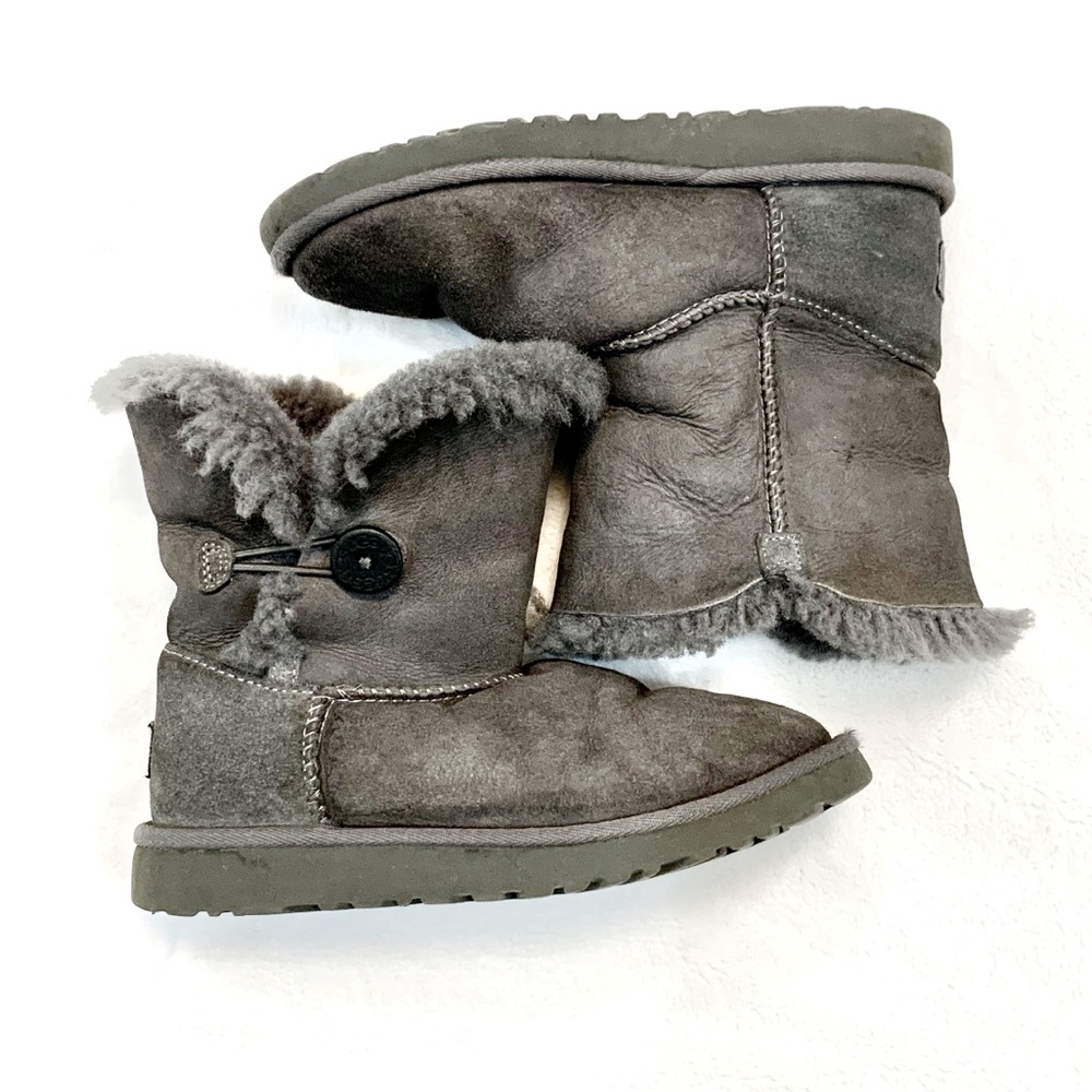 UGG bailey button boots Size 3